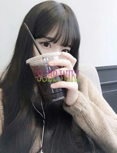 anh-con-gai-uong-tra-sua-che-mat